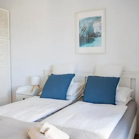 Sea View With Private Garden And Terrace - Walk To Villa *