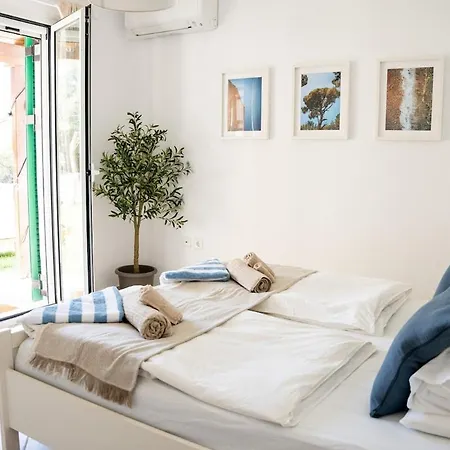 Sea View With Private Garden And Terrace - Walk To Villa *